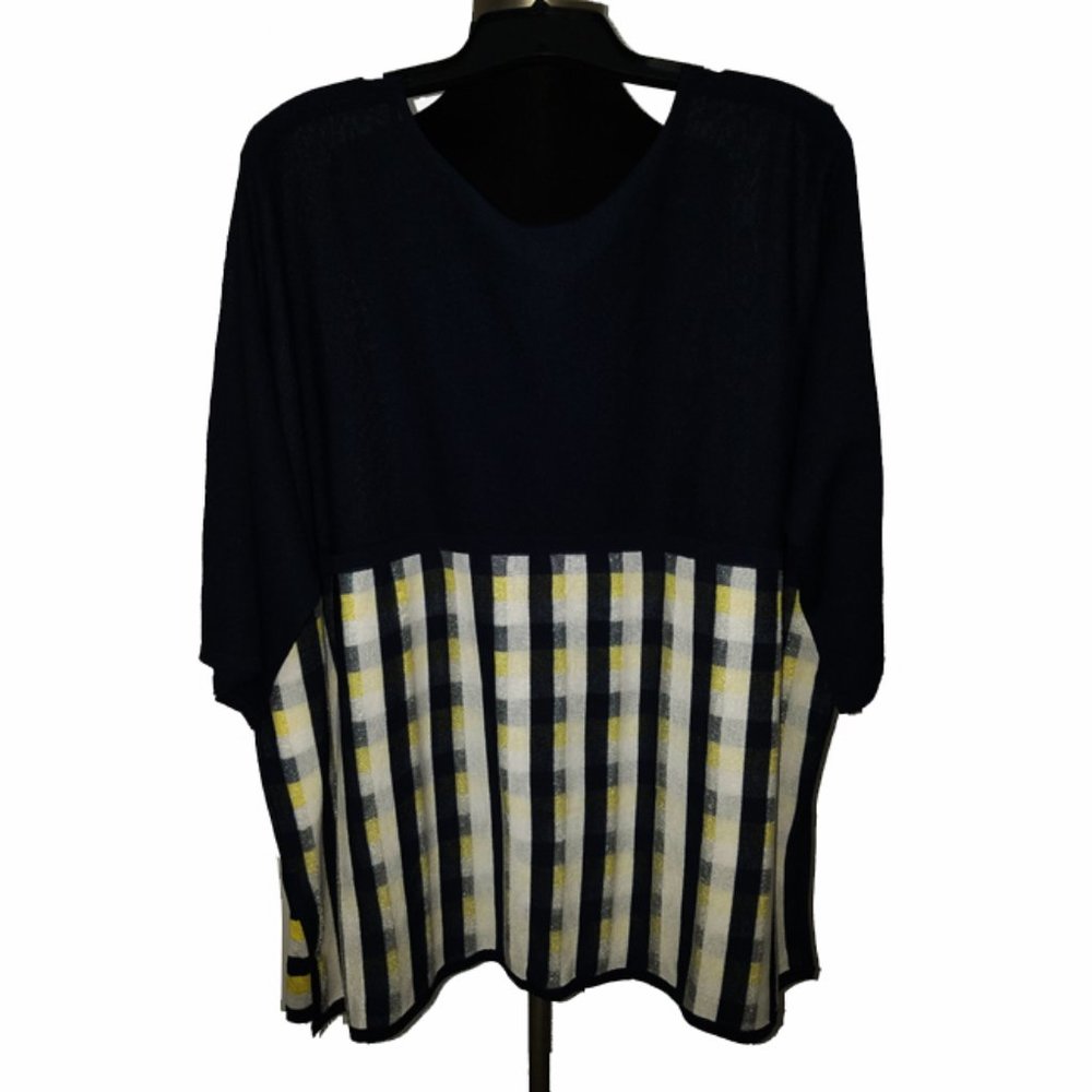 NWOT Semi Sheer Knit Linear Print Top L